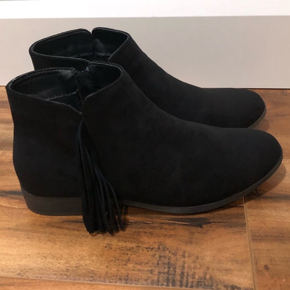 HOST PICK ✨ MADDEN GIRL | Black Booties - Picture 3 of 4